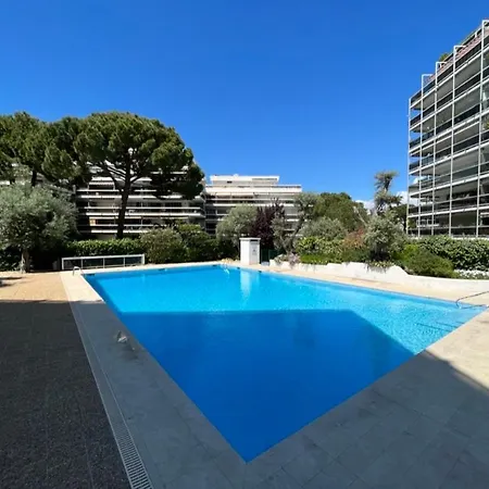 Ideal Vacation In Juan-les-pins, With A Pool And 5 Minutes From The