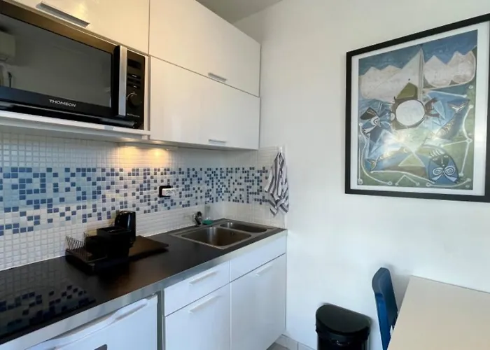 Апартаменты Ideal Vacation In Juan-les-pins, With A Pool And 5 Minutes From The *