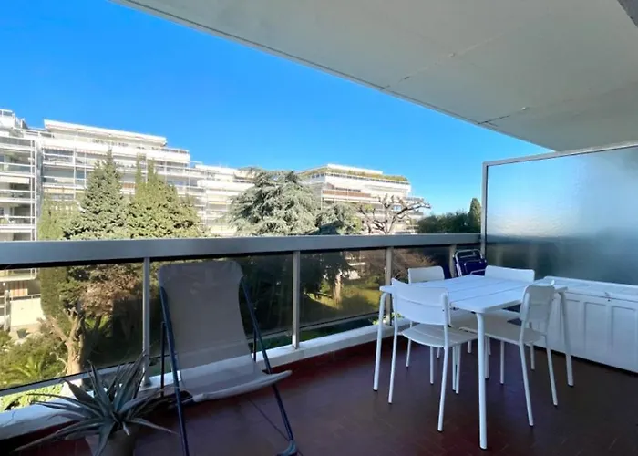 Апартаменты Ideal Vacation In Juan-les-pins, With A Pool And 5 Minutes From The