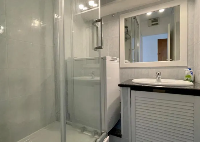 Ideal Vacation In Juan-les-pins, With A Pool And 5 Minutes From The